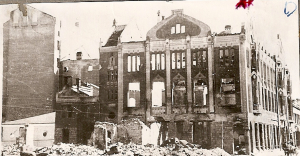 Jelgavas Latviešu biedrības nama drupas pēc 2.pasaules kara 1946.g. Jelgavas Latviešu biedrības nama drupas pēc 2.pasaules kara 1946.g.