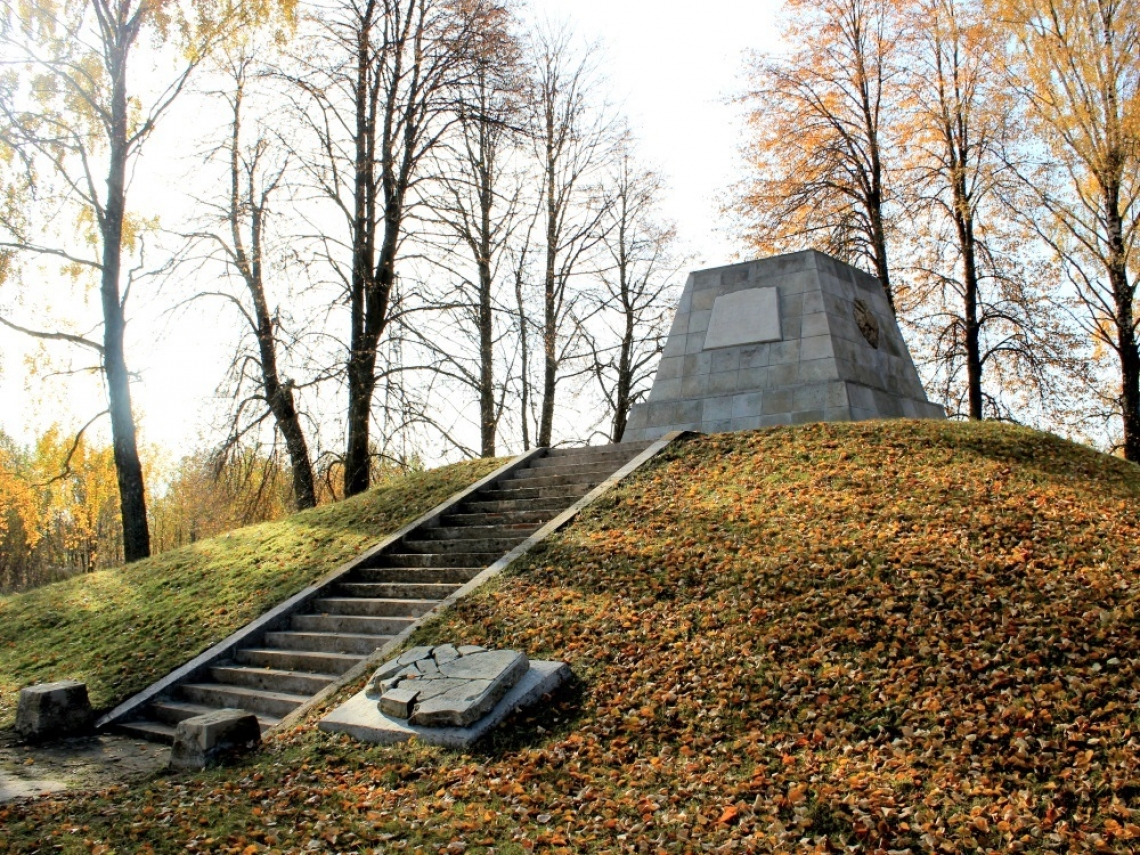 Piemiņas brīdis pie Vareļu pieminekļa