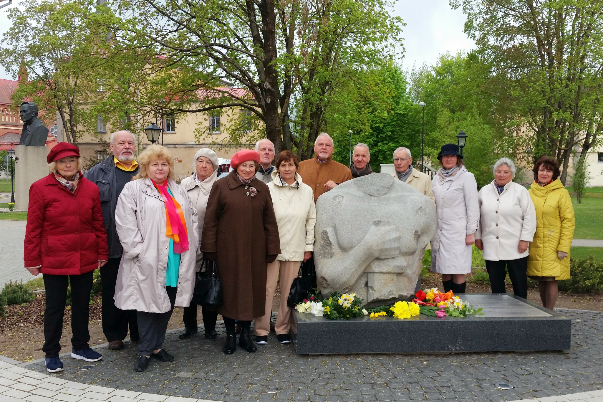Ziedu nolikšana pie “Lāčplēša sirds”