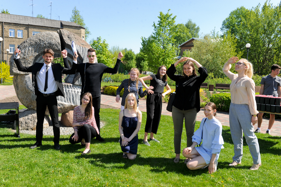 Atklāts sestais skolēnu dzejas krājums “Latvijai 100”